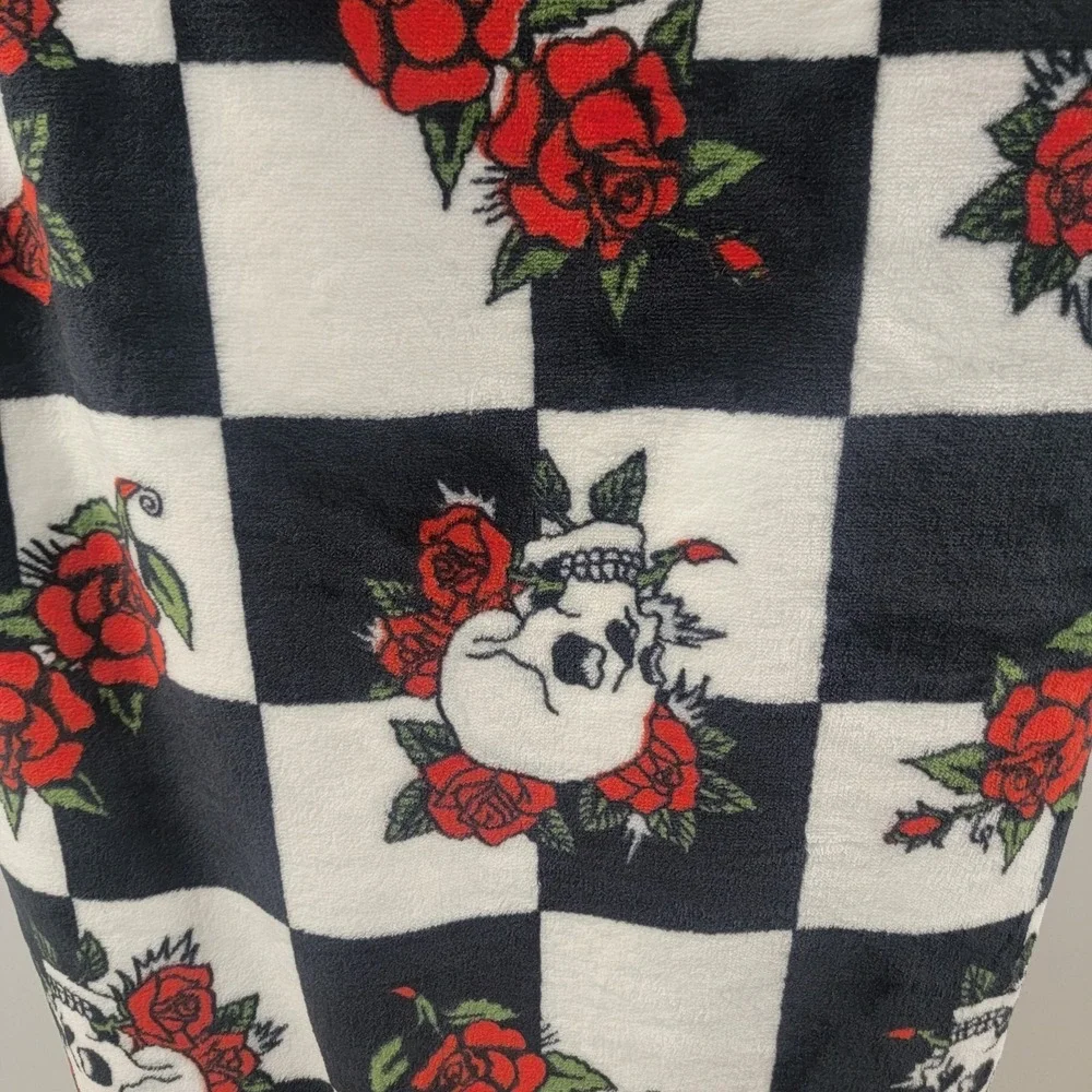 NWT ED HARDY Checkered Oversized 60‎ x 70 Plush Throw Blanket Skulls and Roses